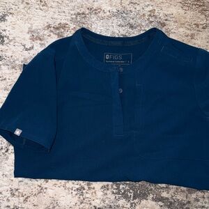 Figs Deep Reef Henley scrub top